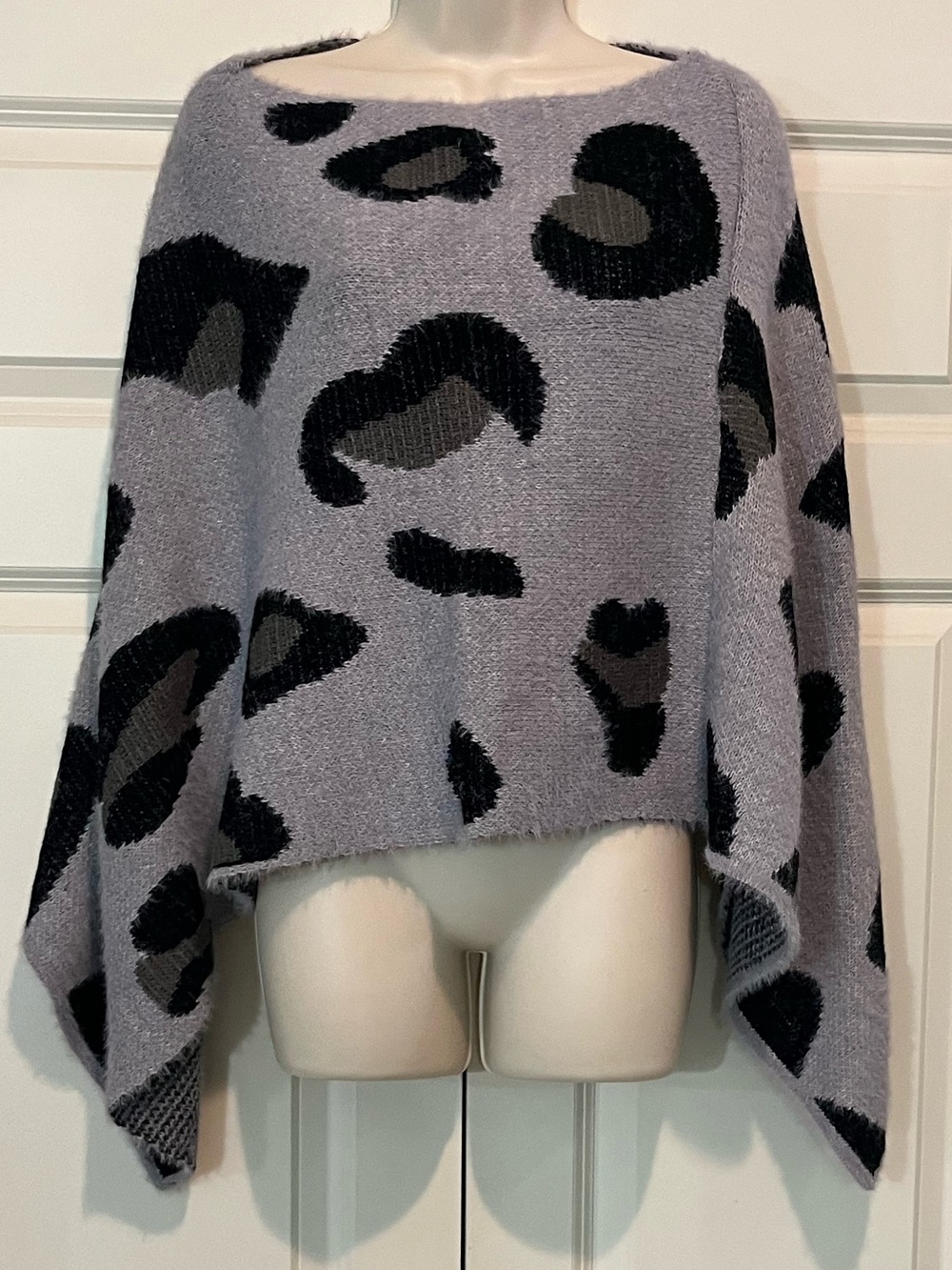 LF Love of Fashion Gray & Black Leopard Print Knit Poncho